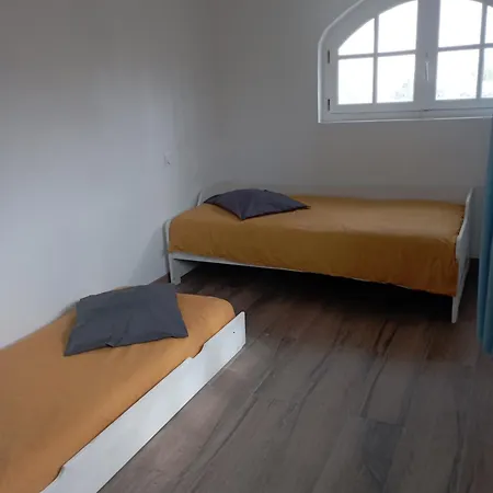 2 Lits Simples Piscine A La Plageplage Bed & Breakfast