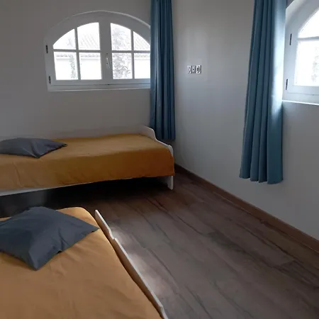 2 Lits Simples Piscine A La Plageplage Bed & Breakfast